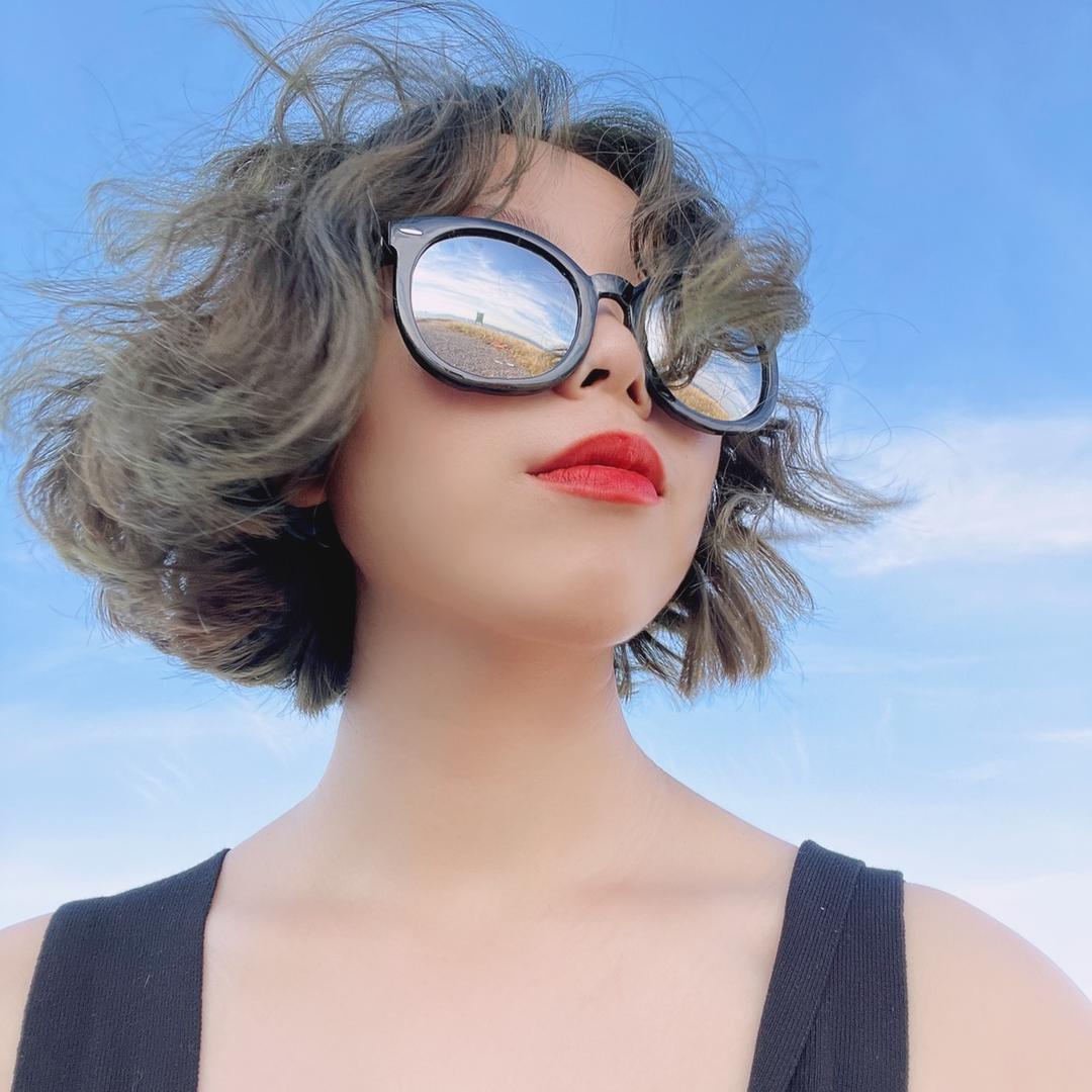 赵小姐是化妆师