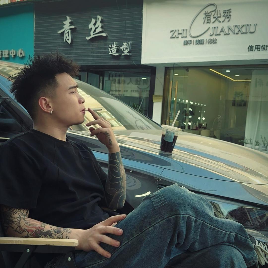 帅气的扫丫把😏