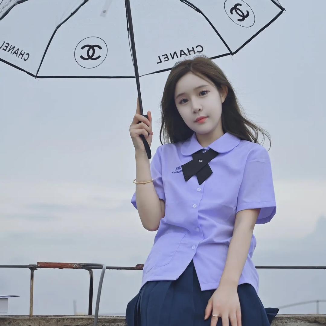 炫饭的小白白