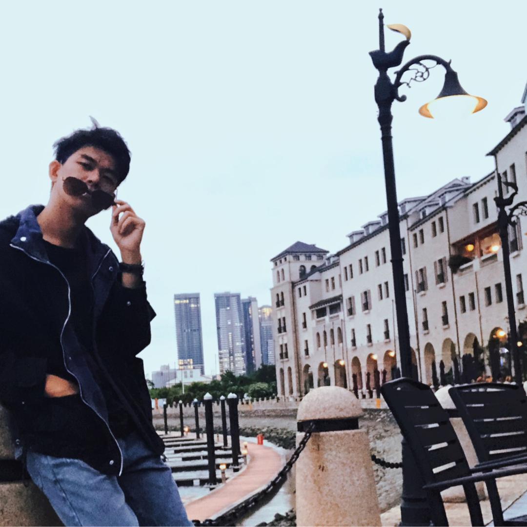 梁先生（努力挣扎中）