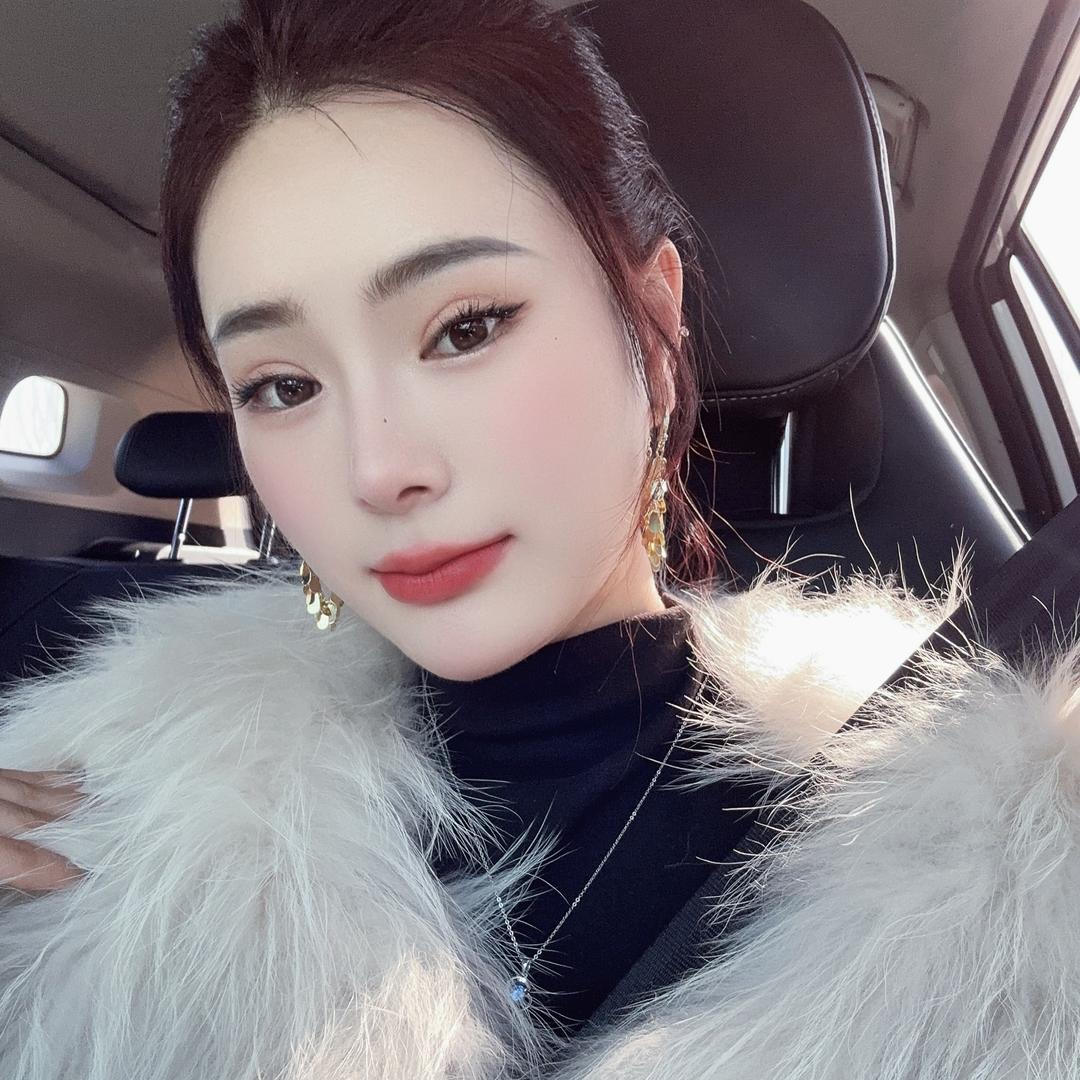 依依 🍑