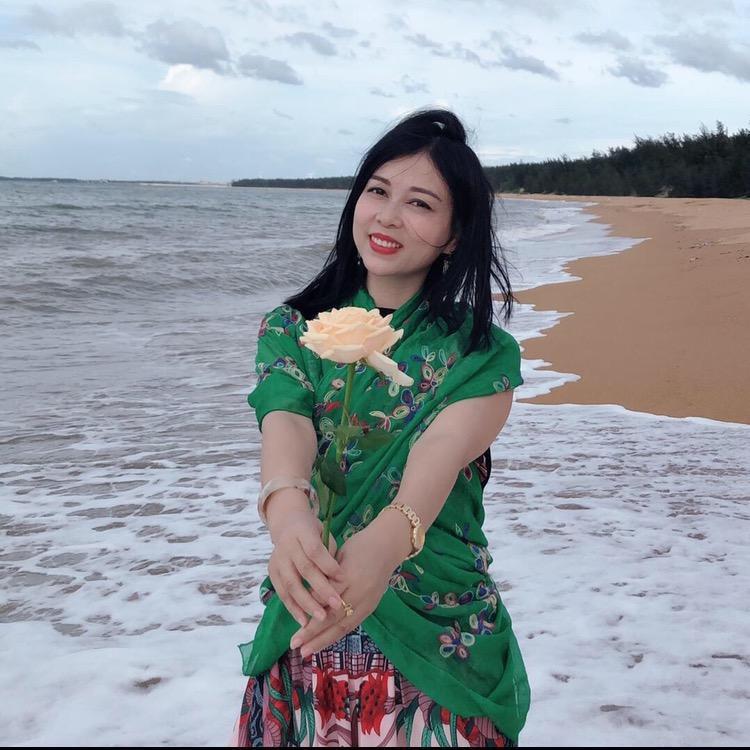 靓丽美妆化妆品一榕姐