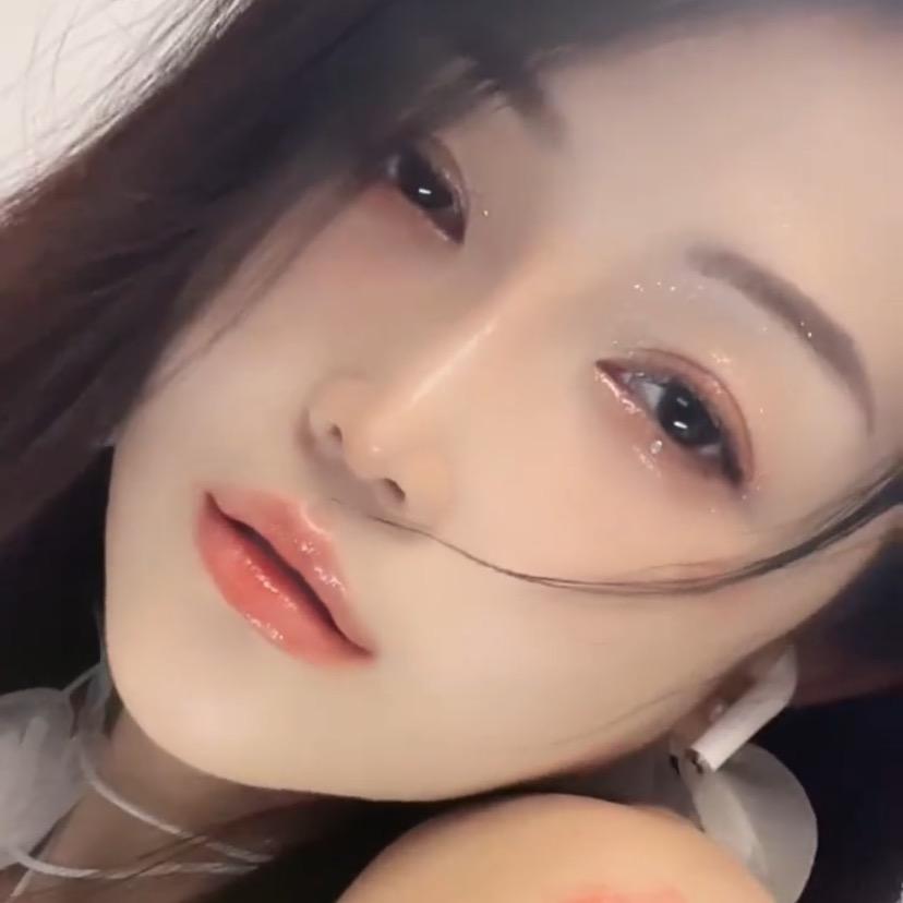 丝滑拿铁的眼神👀