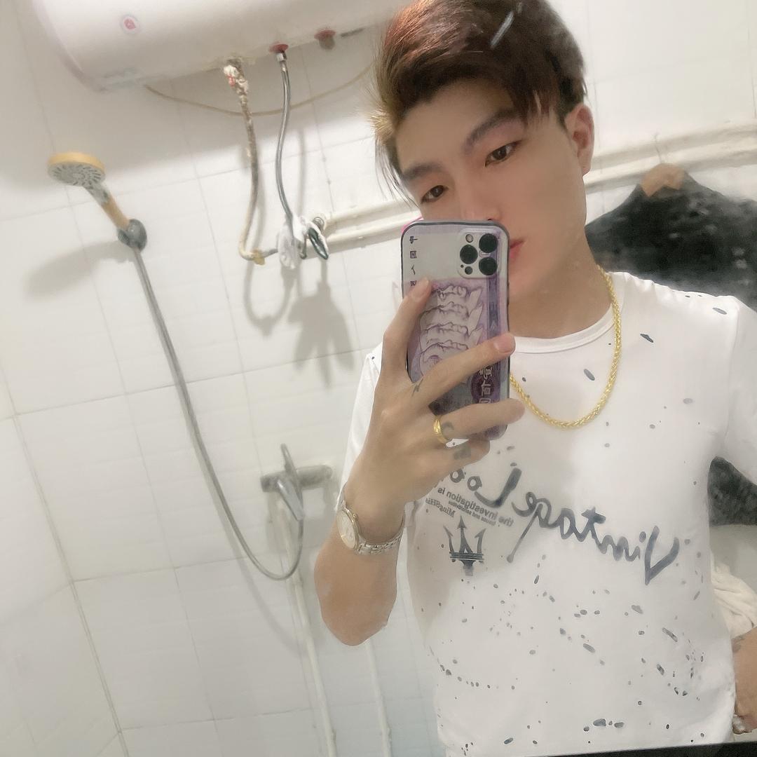 阿斌.