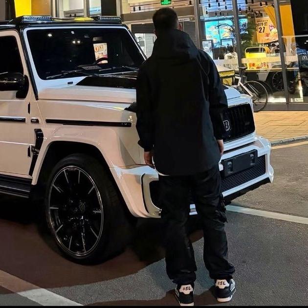 Lie ⁺ ♡₊⋆
