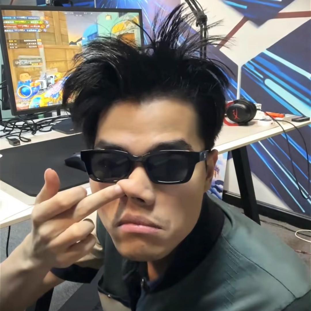 CF放大晋（火线冠希)