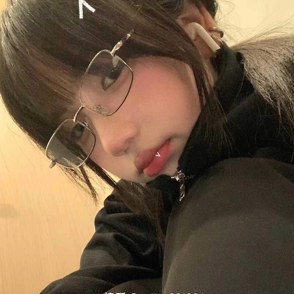 爱吃香菜的小妍