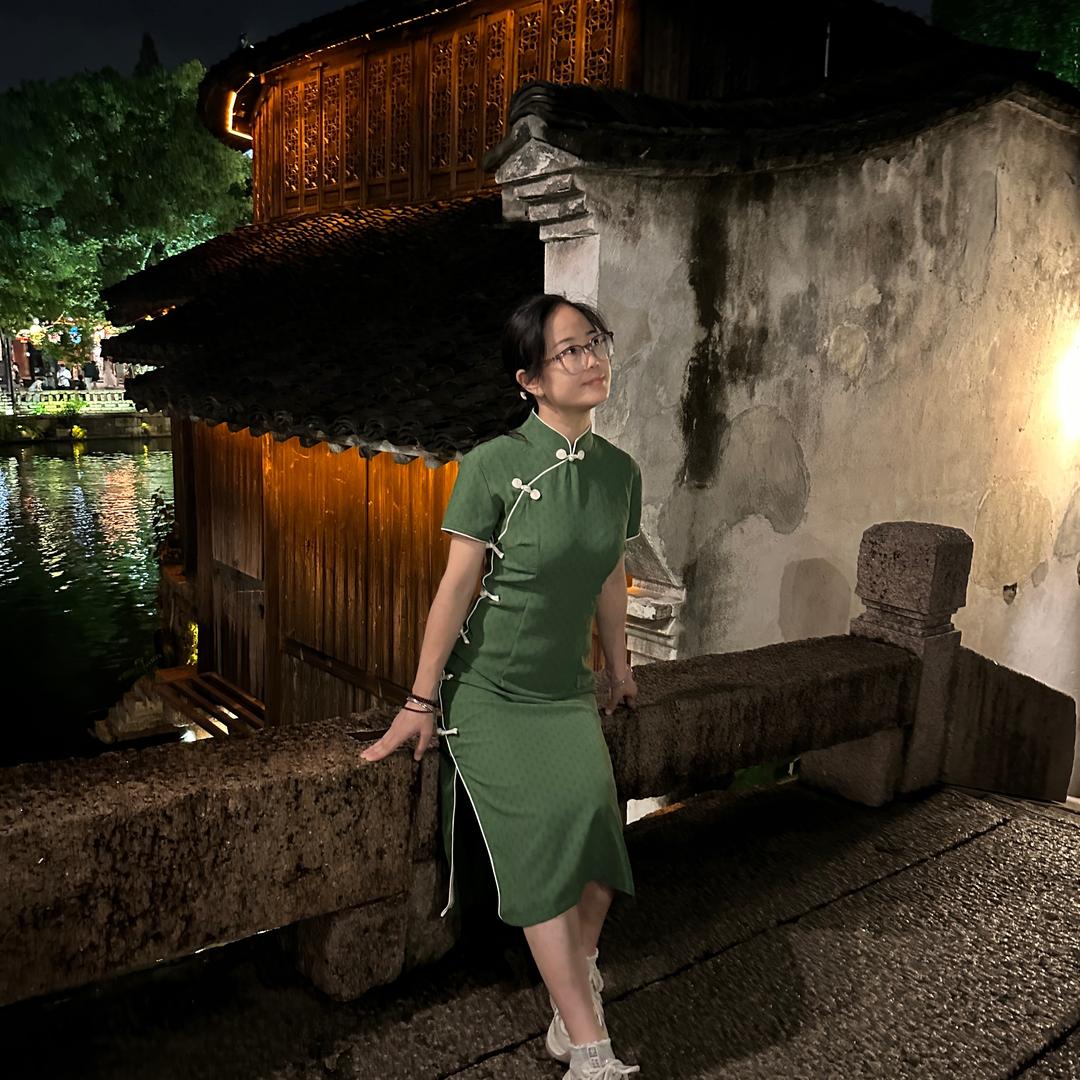 ＠_＠文文