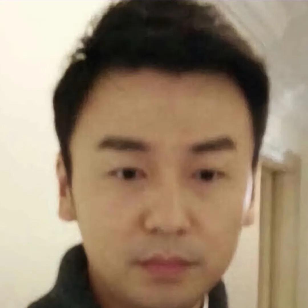 一朵风中摇曳的陈俊生