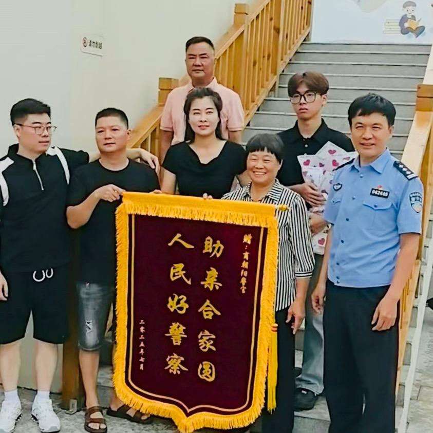寻亲见面没有哭的女孩