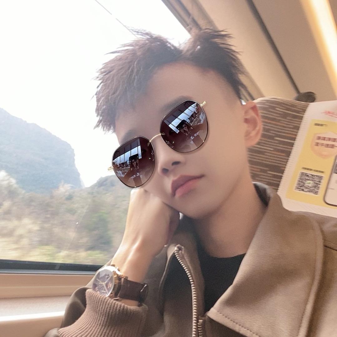 覃发发