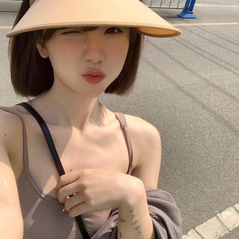 一口吃三个汉堡