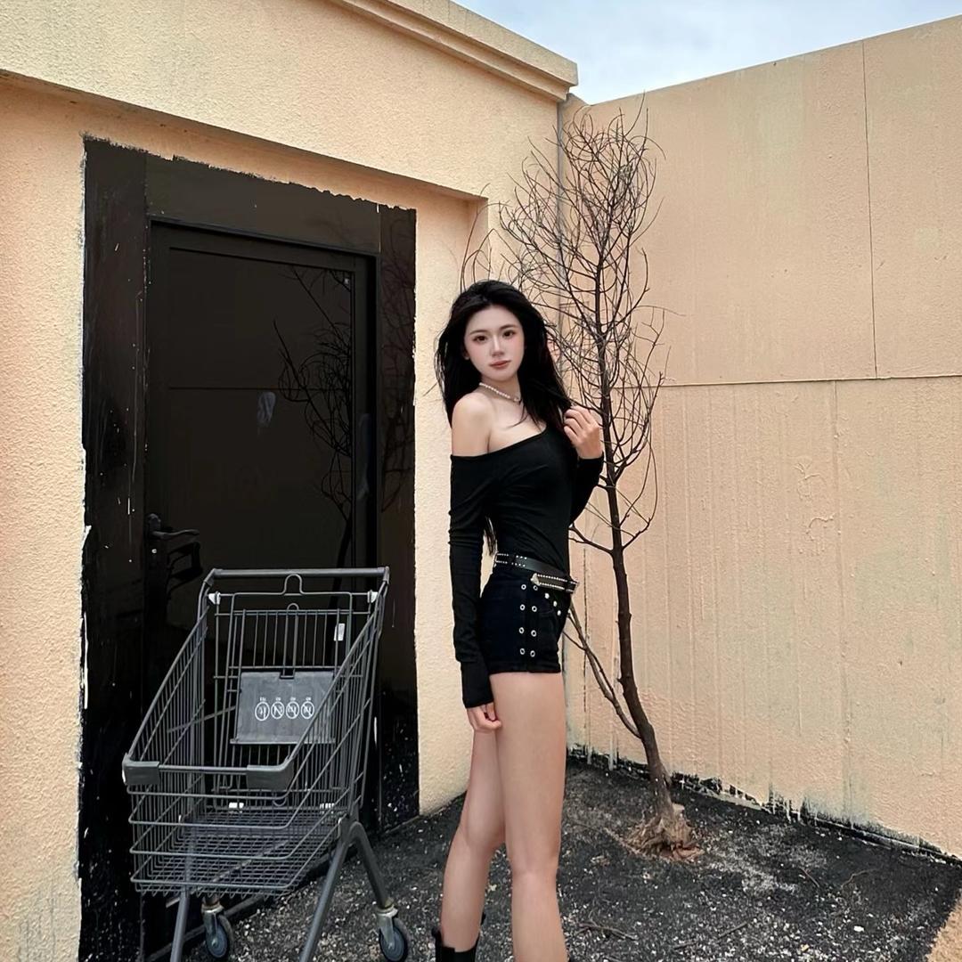 AA.