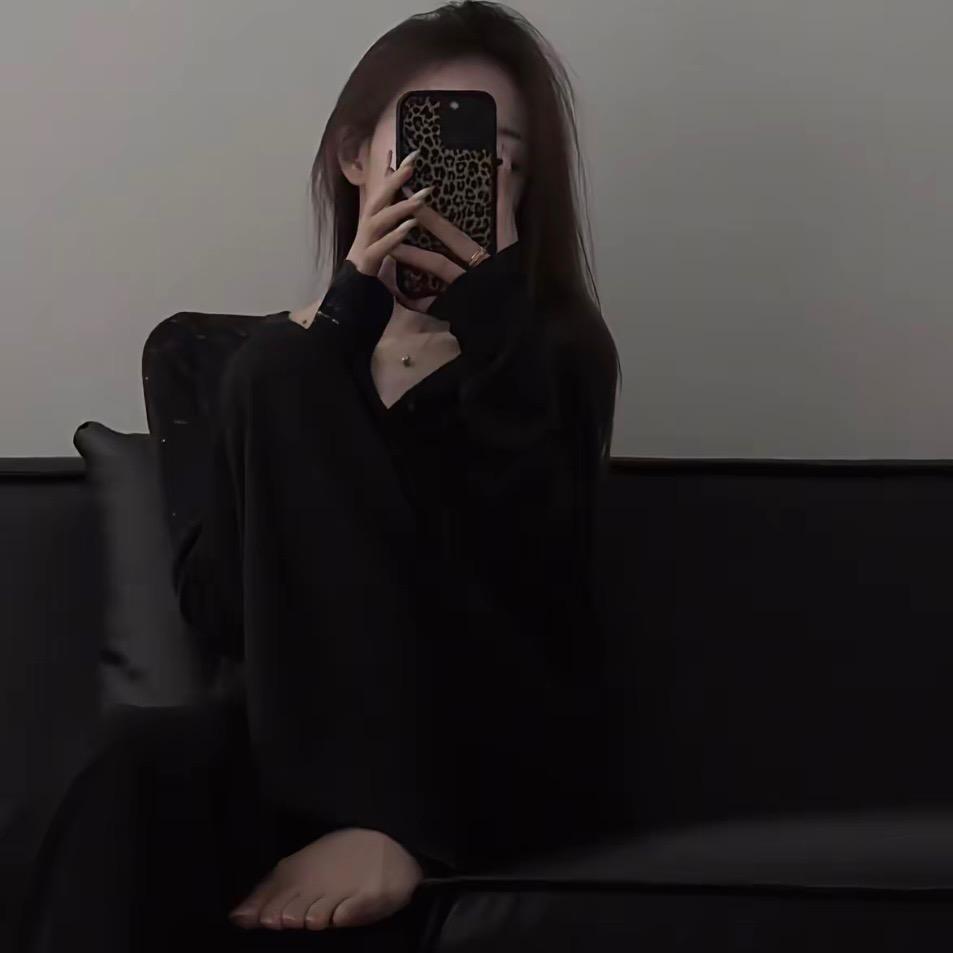 晚 秋 ꦿ๓᭄（连赞拉黑）