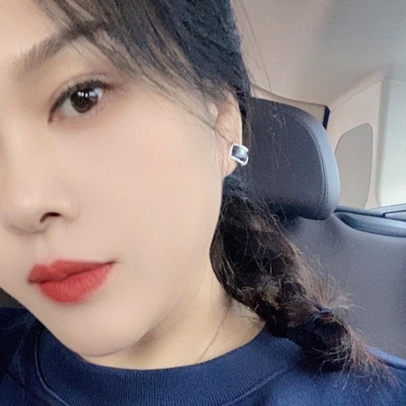 💃微笑不语，请不要连赞