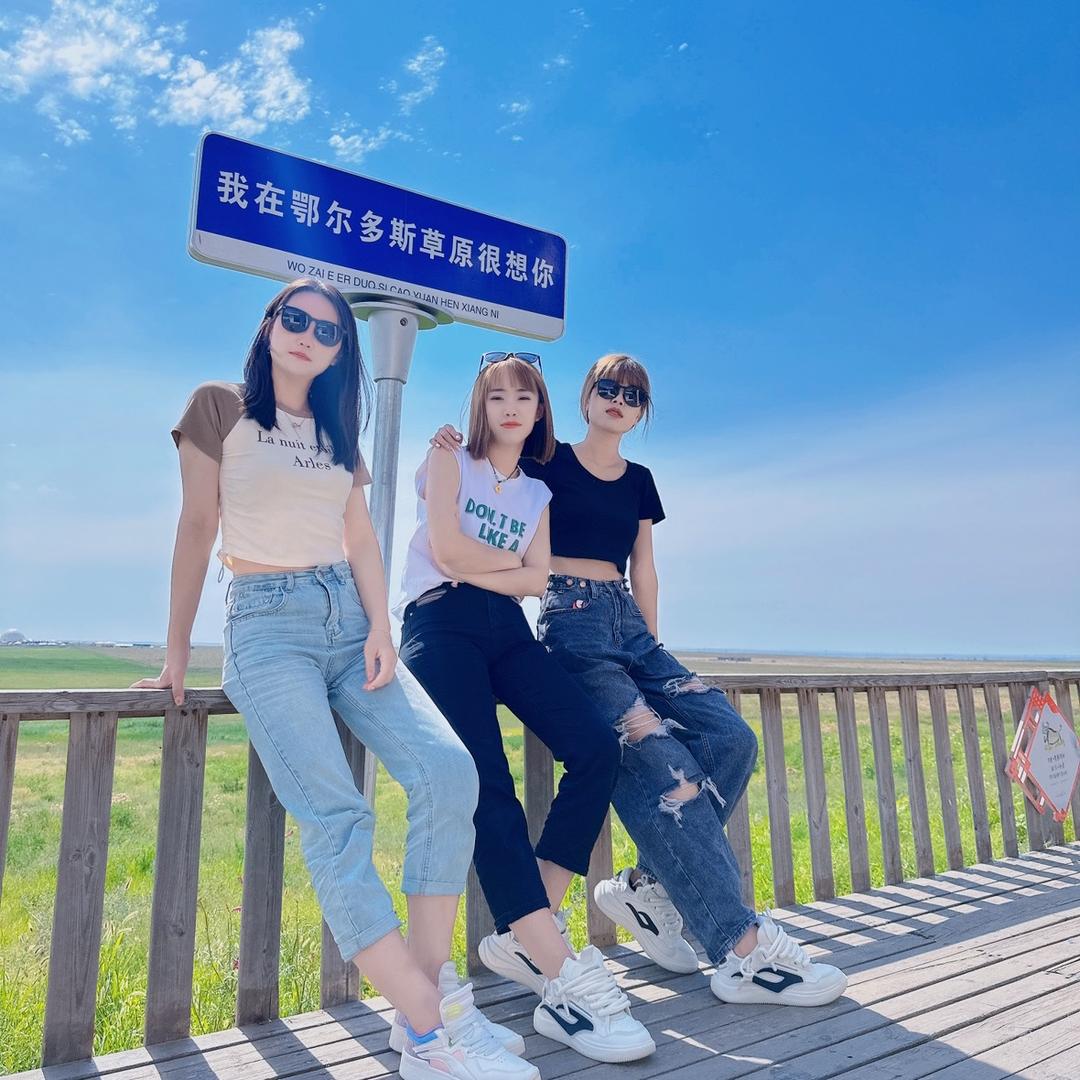 那仨女的