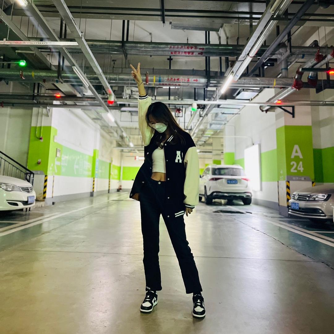 爱喝奶茶的小张老师