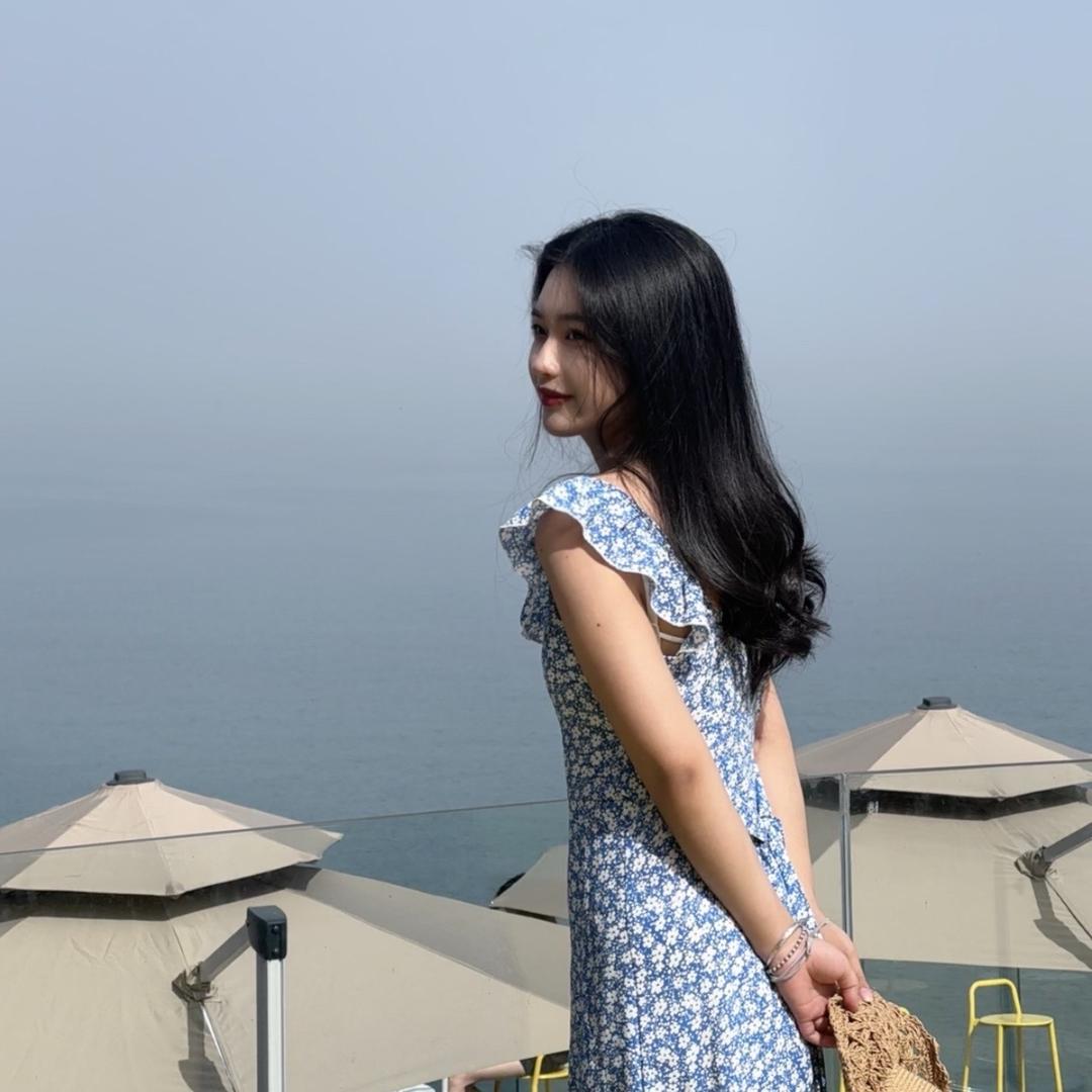 捞起月亮的渔民。