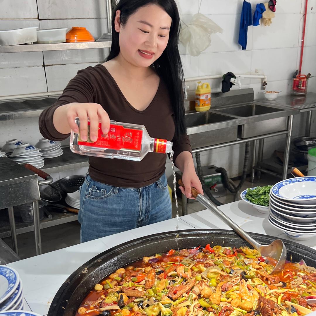 曹州地锅大碗菜～晨姐