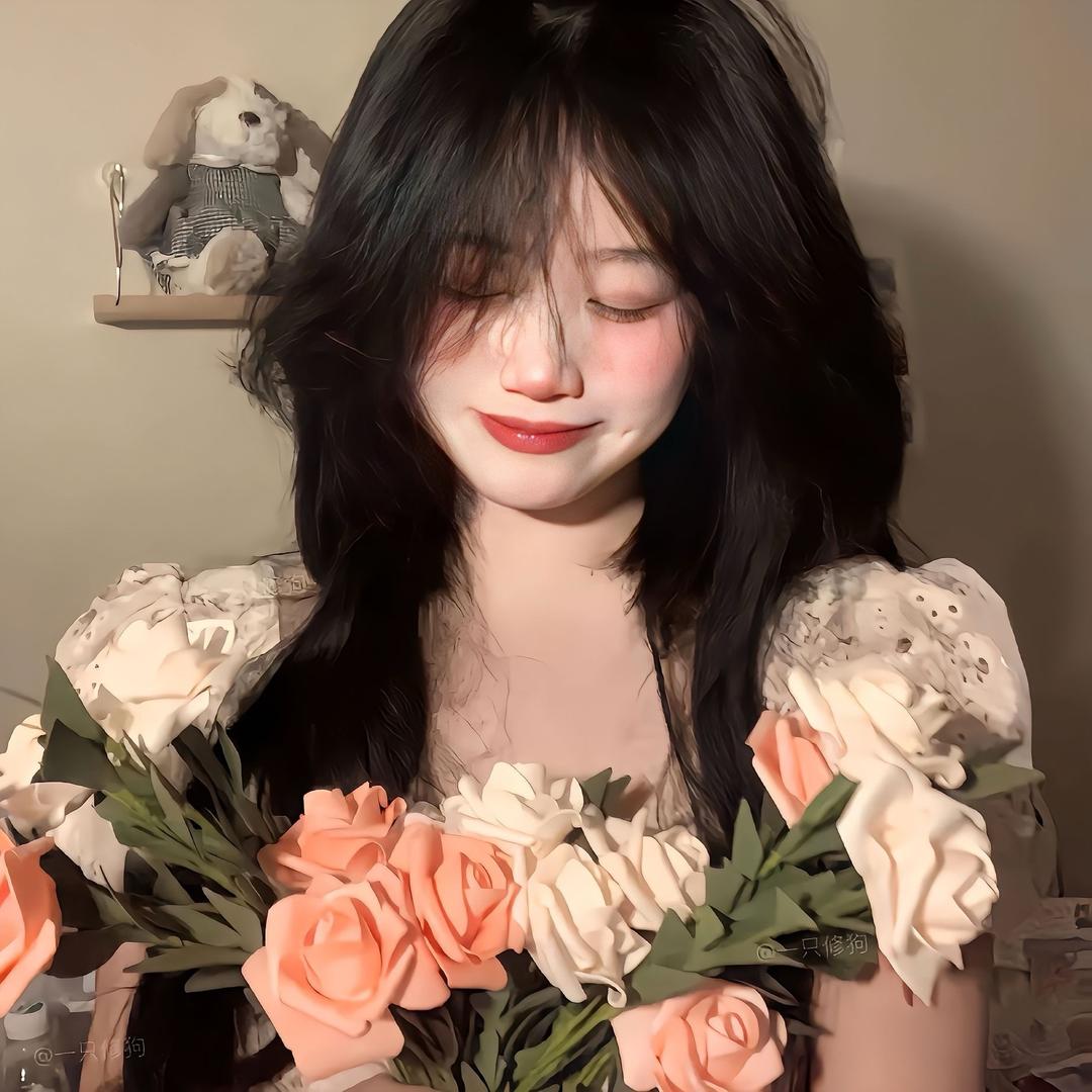 李诗妤.