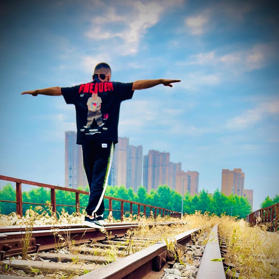 安陆鸿辉大中小随车吊刘