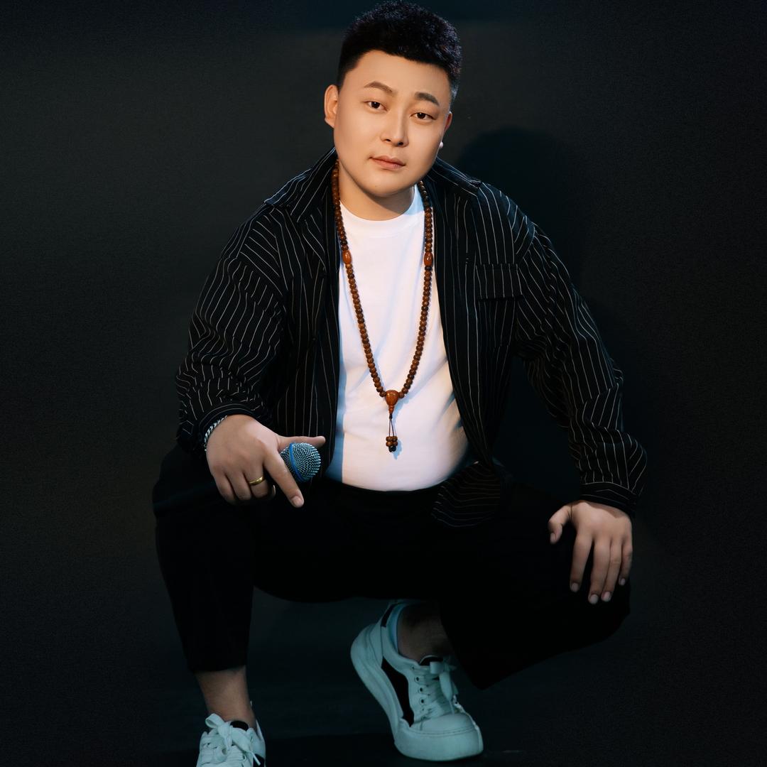 娱乐主持人歌手鸿强