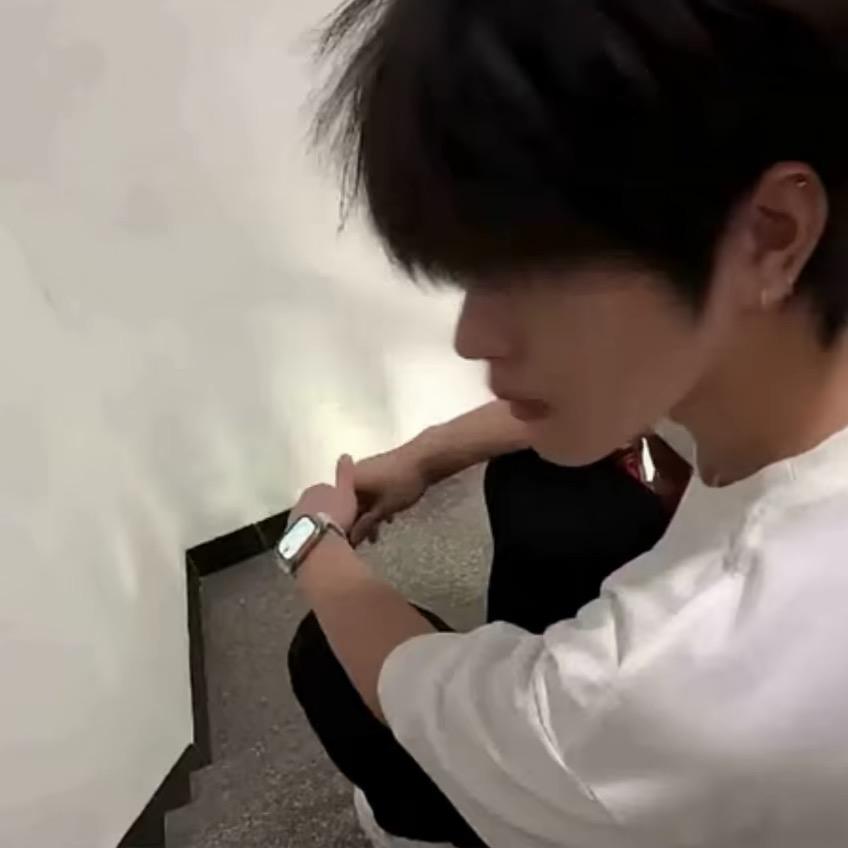 小烁.