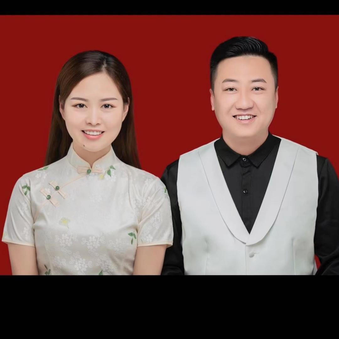 石榴树下。
