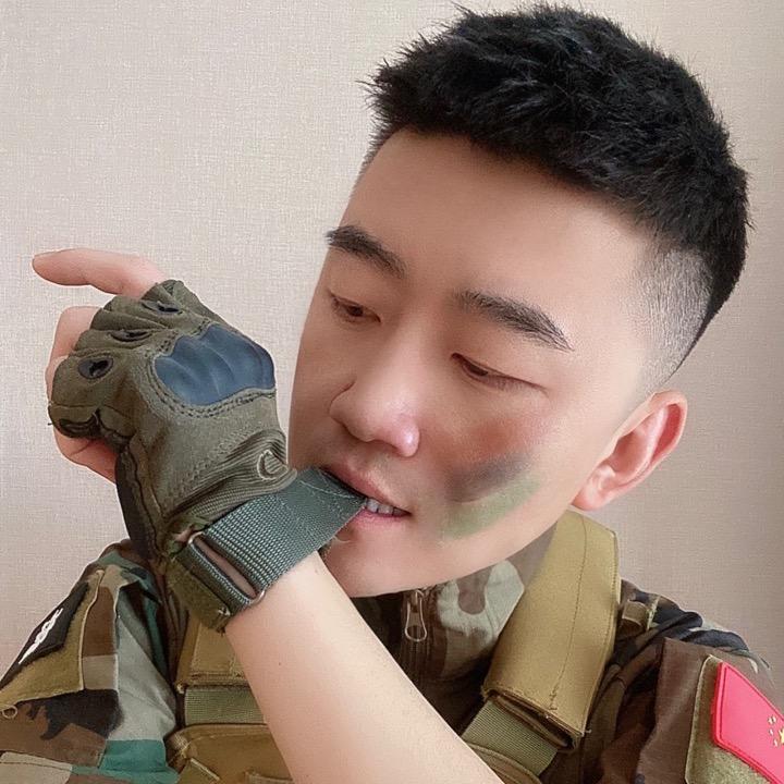 吴飞⁷¹⁷🇨🇳手舞（停播中）@抖音