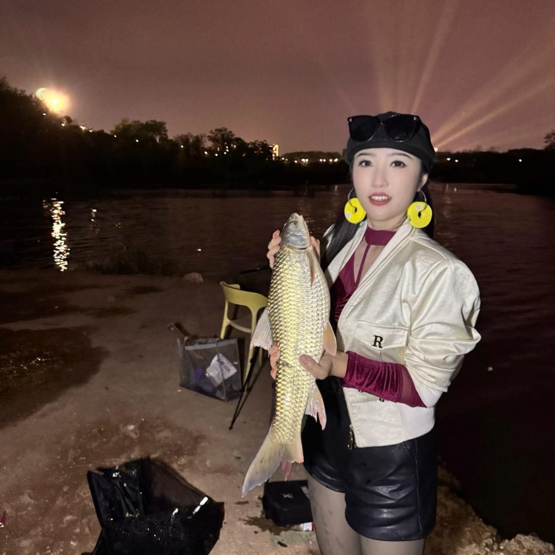 洋洋爱钓鱼🎣