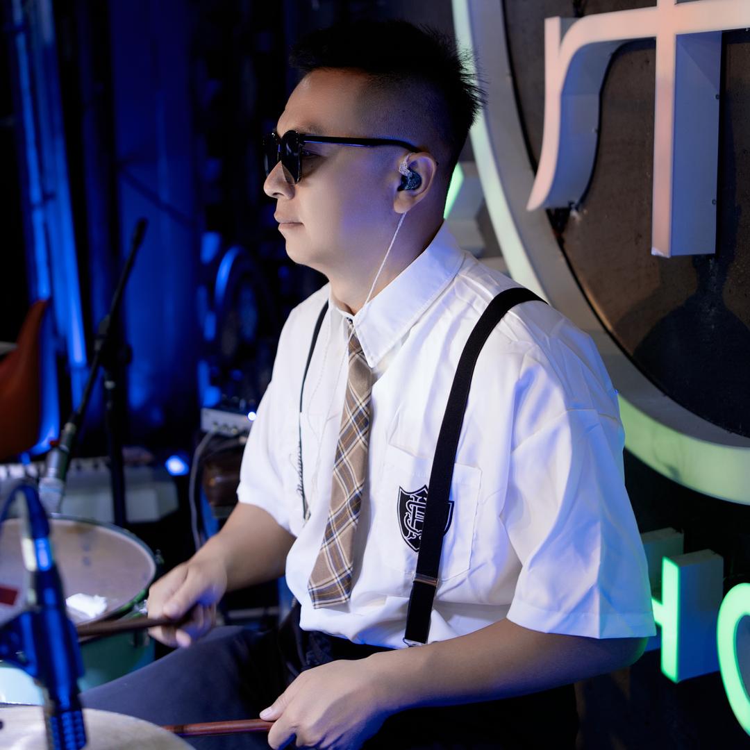 不会打鼓的鼓手John🥁