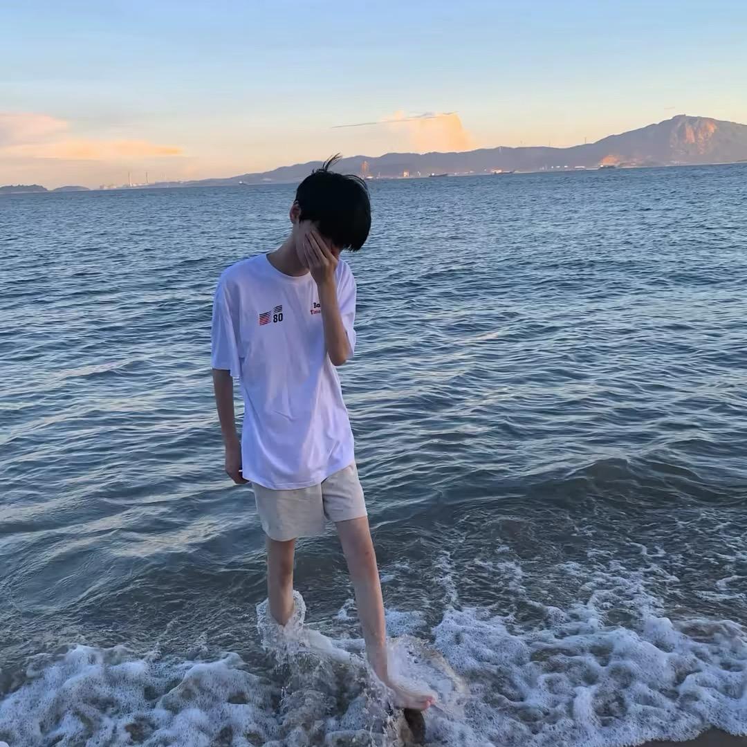 淋着雨.