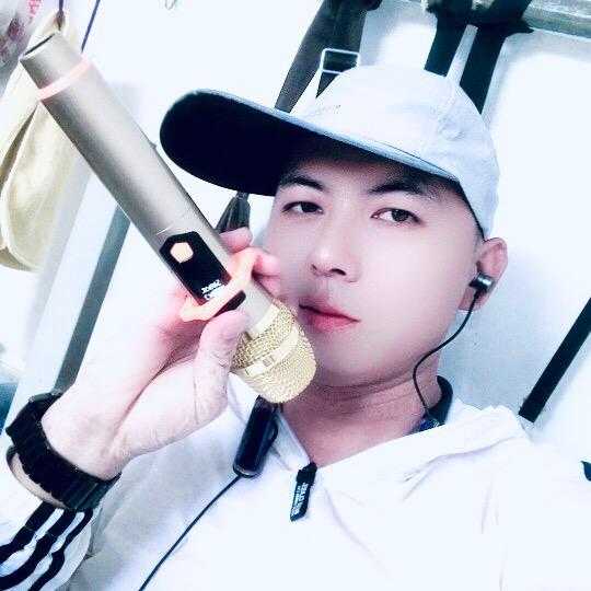 瞳孔中的林林。