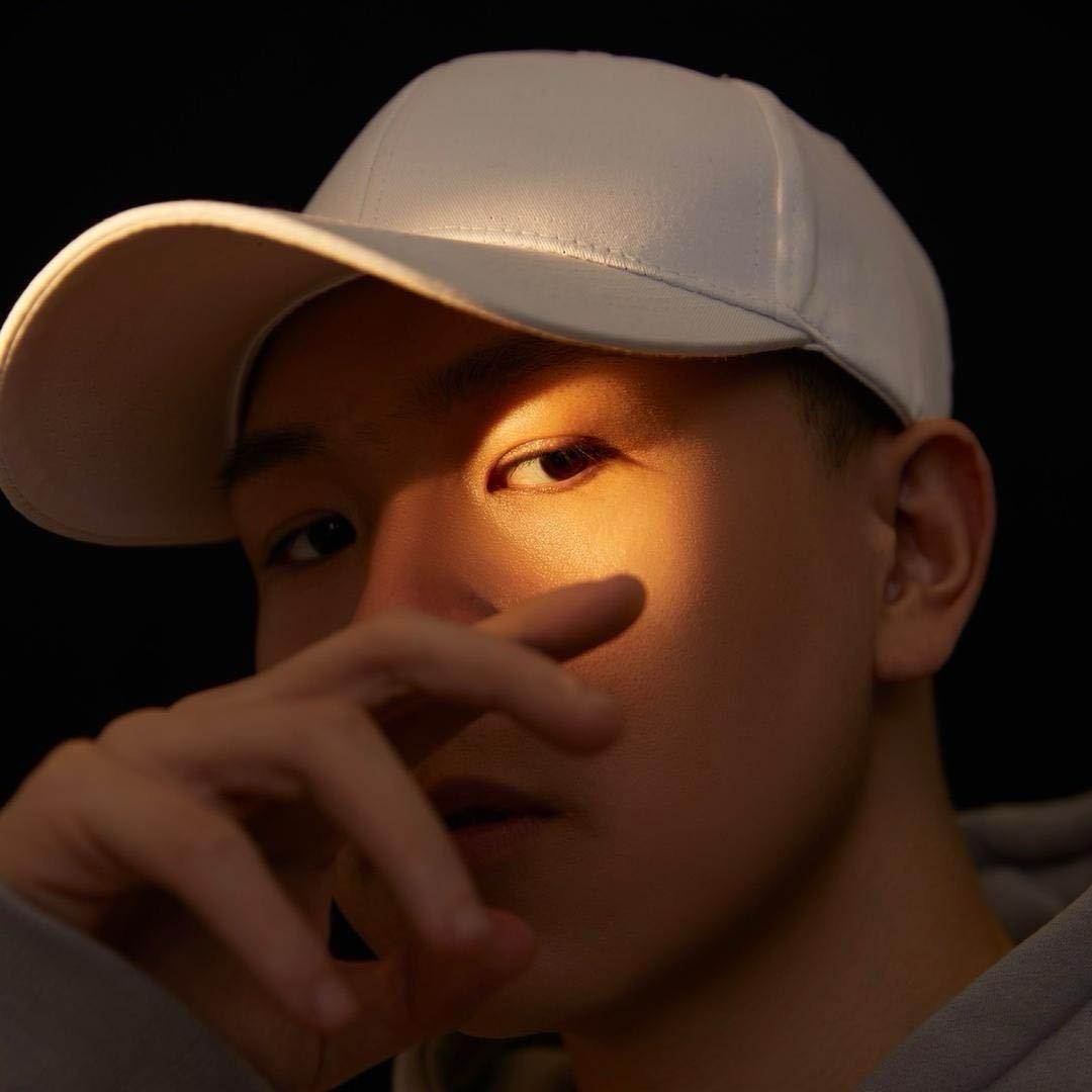 v