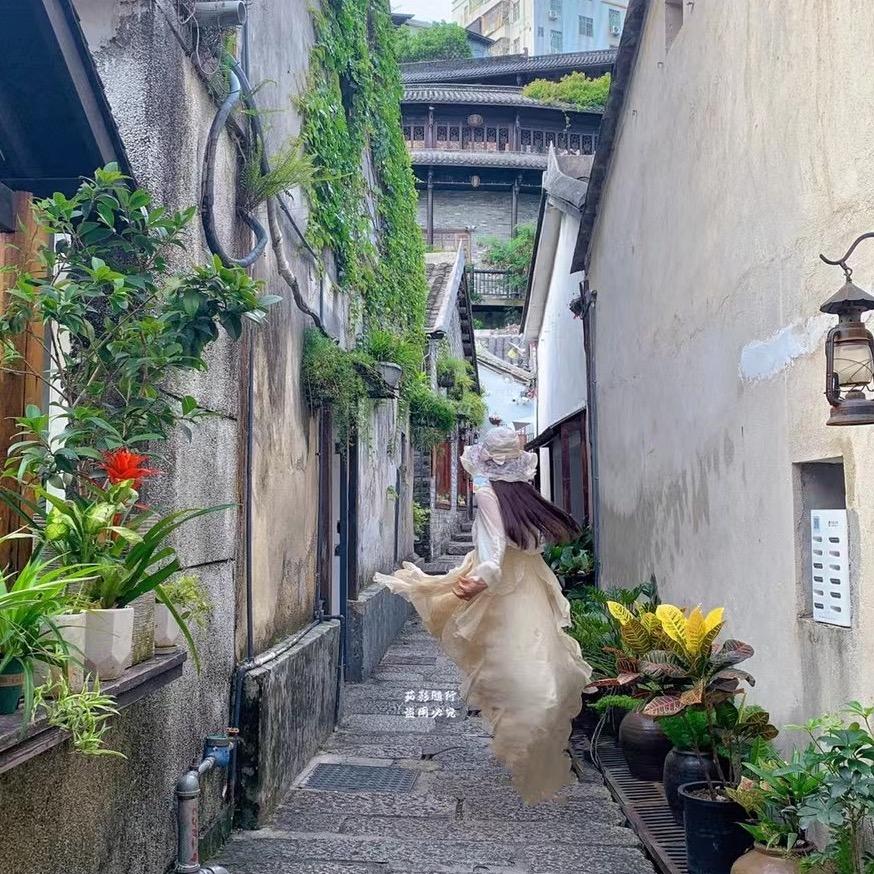 依妮