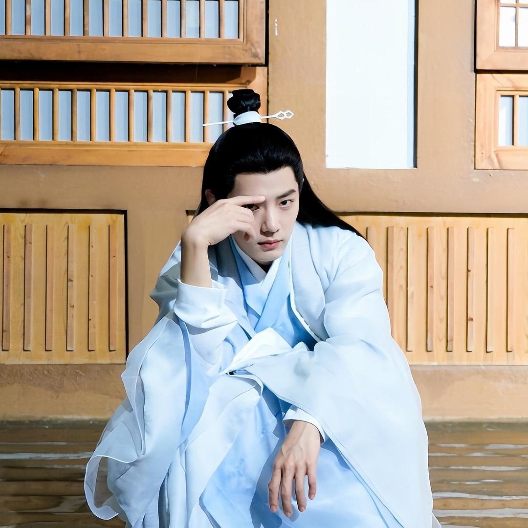 八点半