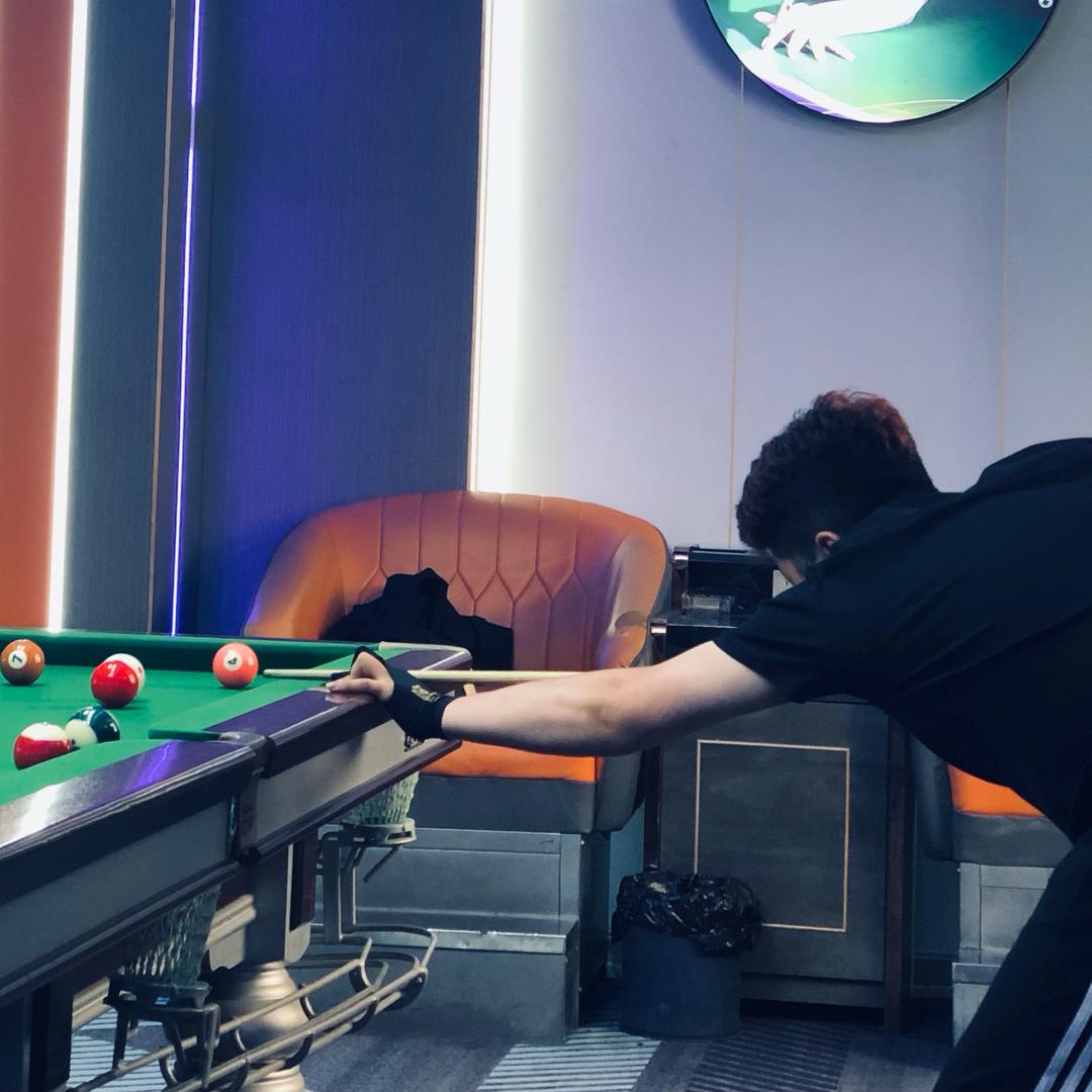 - 爱飞的鸡翅.”🥀