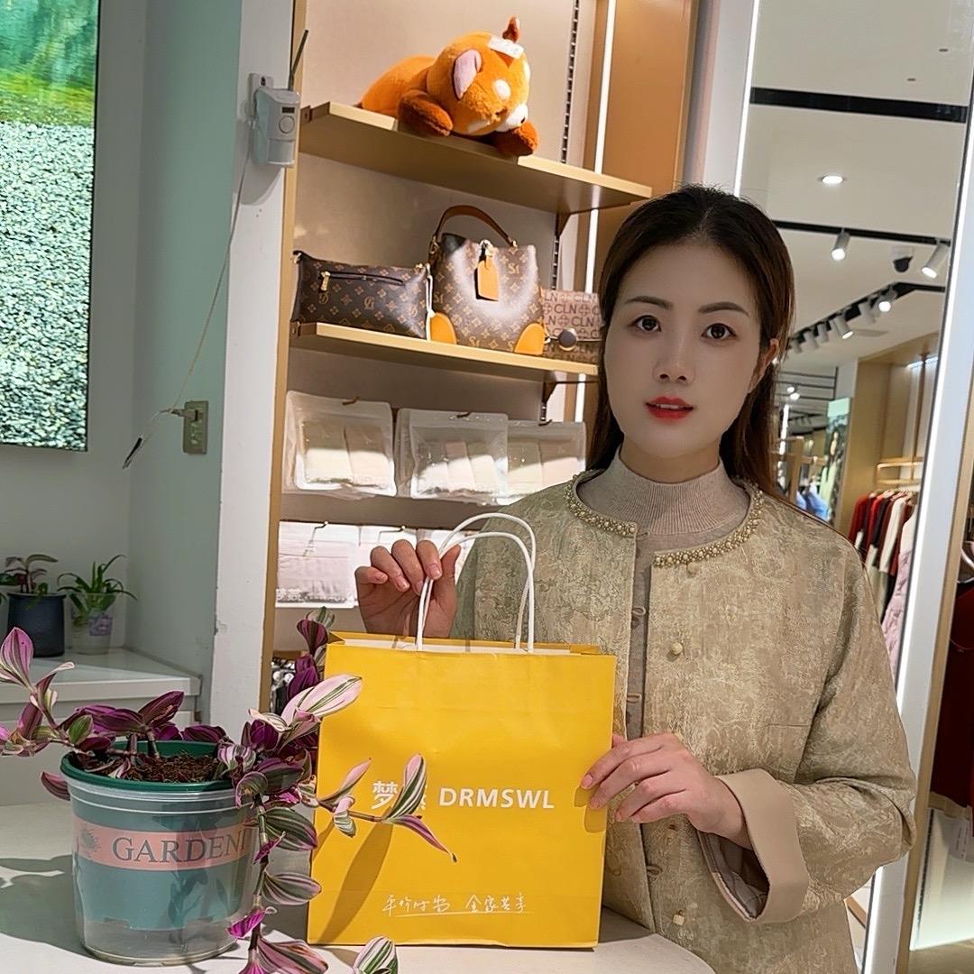 梦燕夏夏爱穿搭