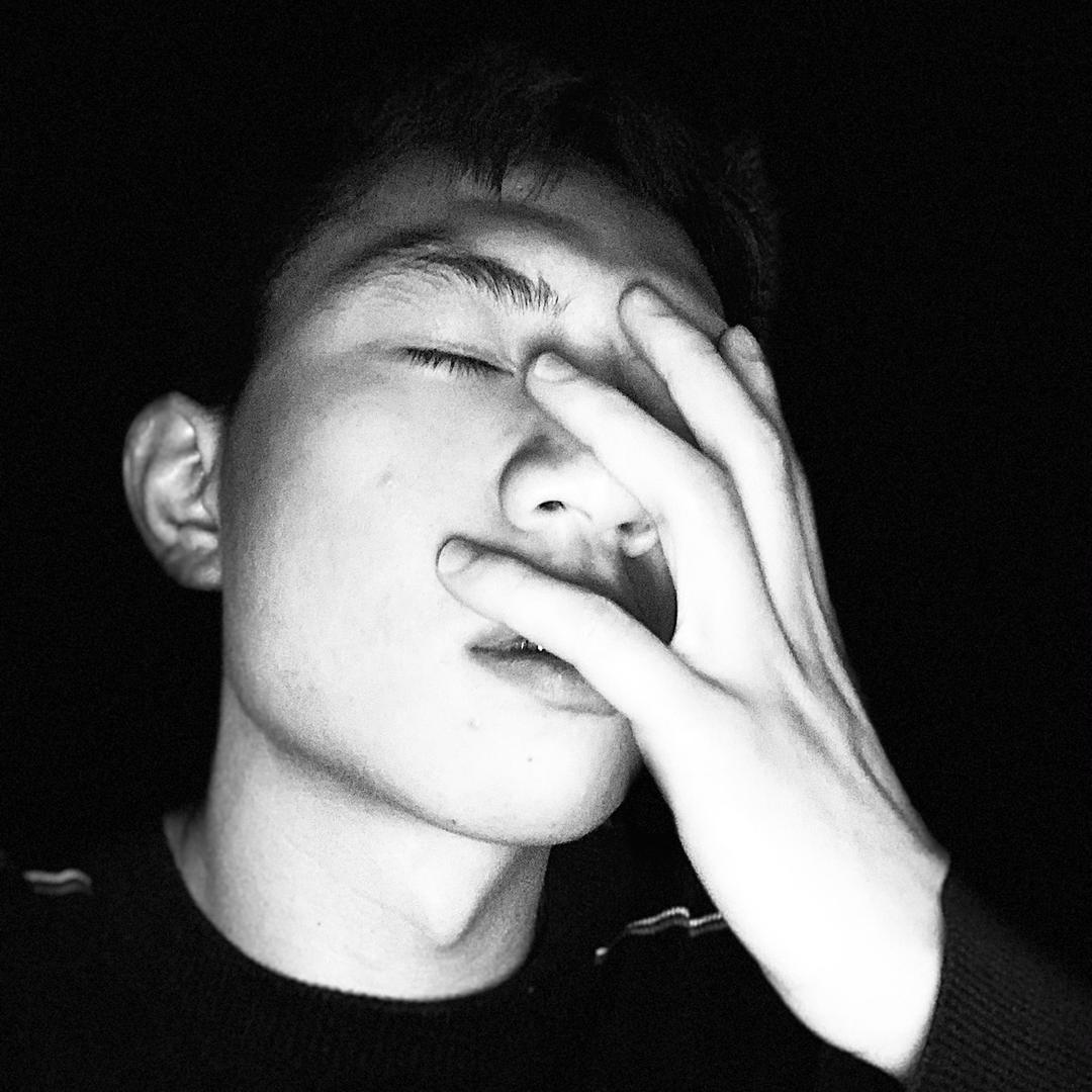 v