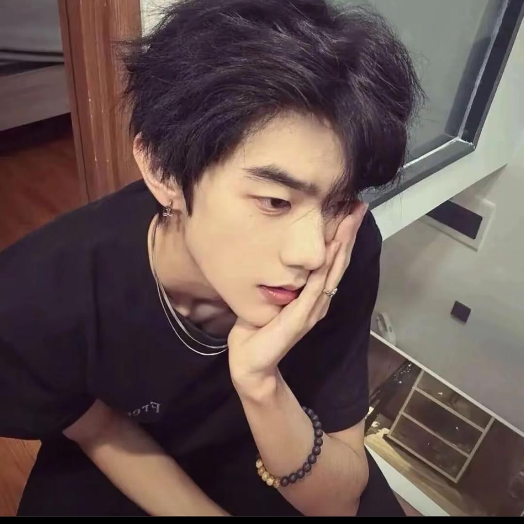 害羞腼腆小男孩