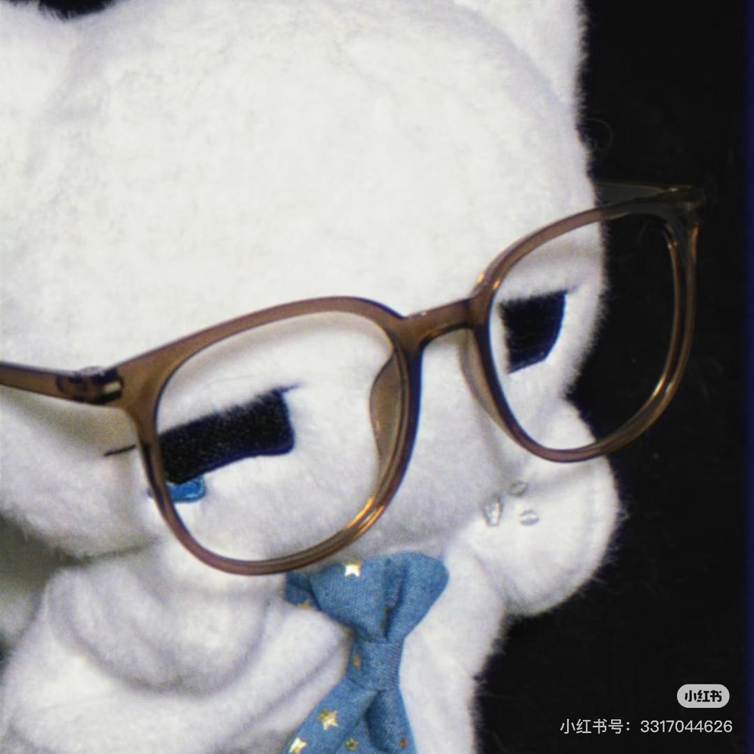 狂往屁股上抹防晒