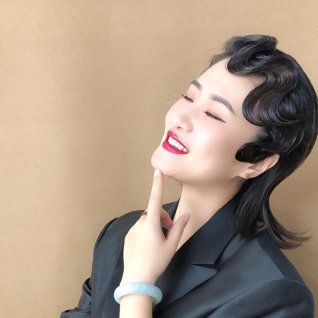一名会讲课的化妆师～丁倩