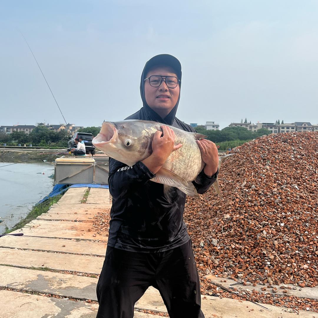 曼钰爱钓鱼