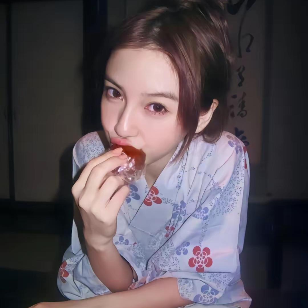 这女的