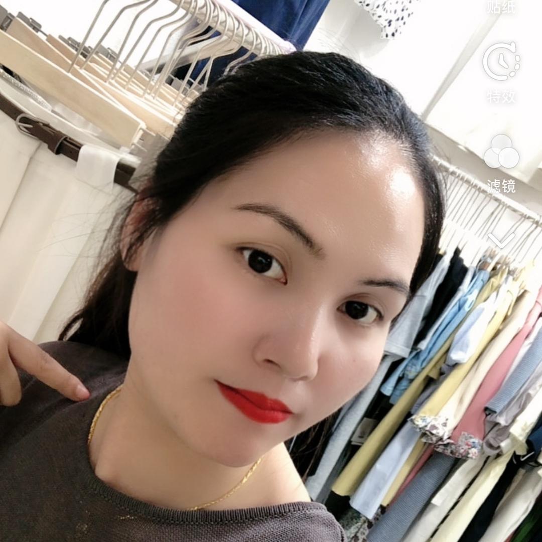 陈艳休闲美衣穿搭