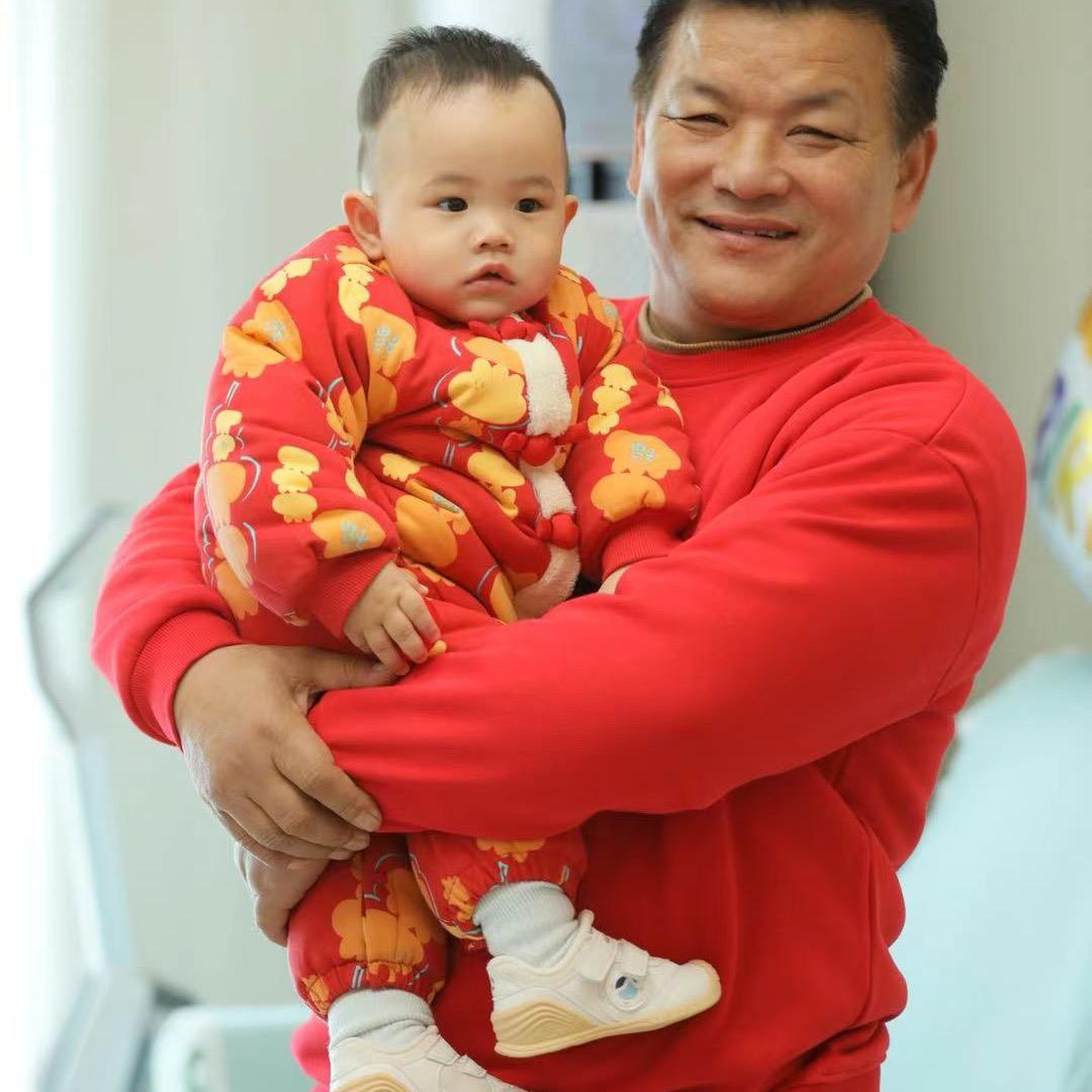 周雄