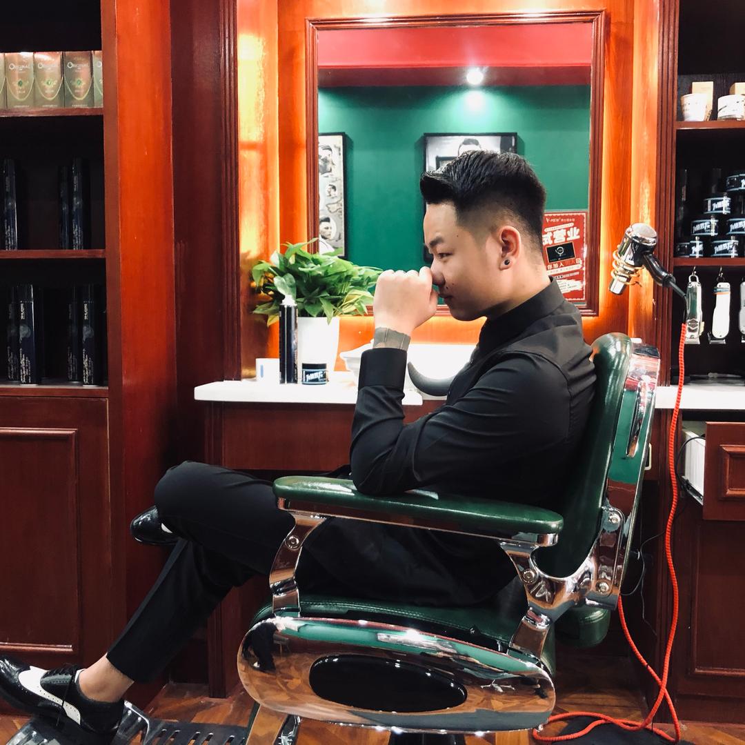 李先生造型！