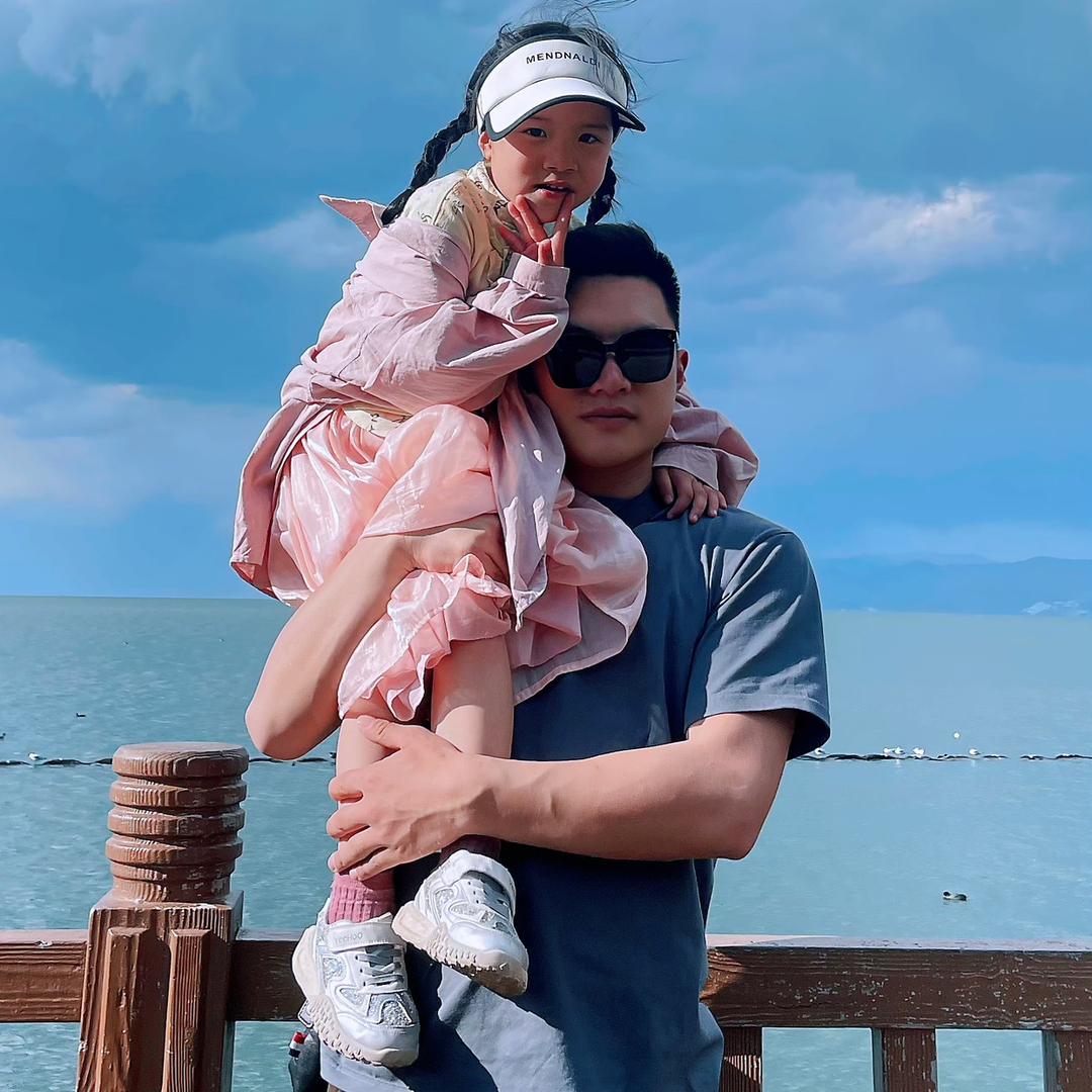 成都铭鸿 布艺·皮革 谭