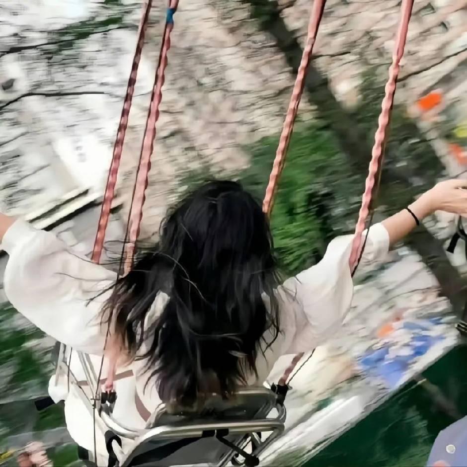 美女也会ᵉᵐᵒ