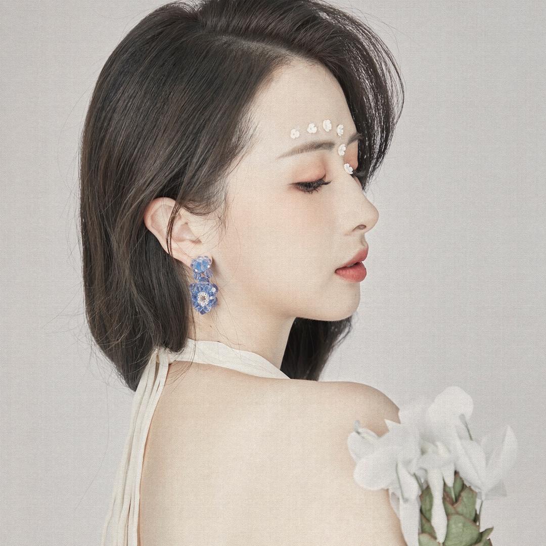 LYDIA莉迪娅